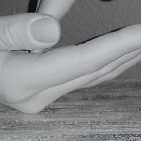 Hände eines Pärchens, sie symbolisieren das Geben und Nehmen im Leben.